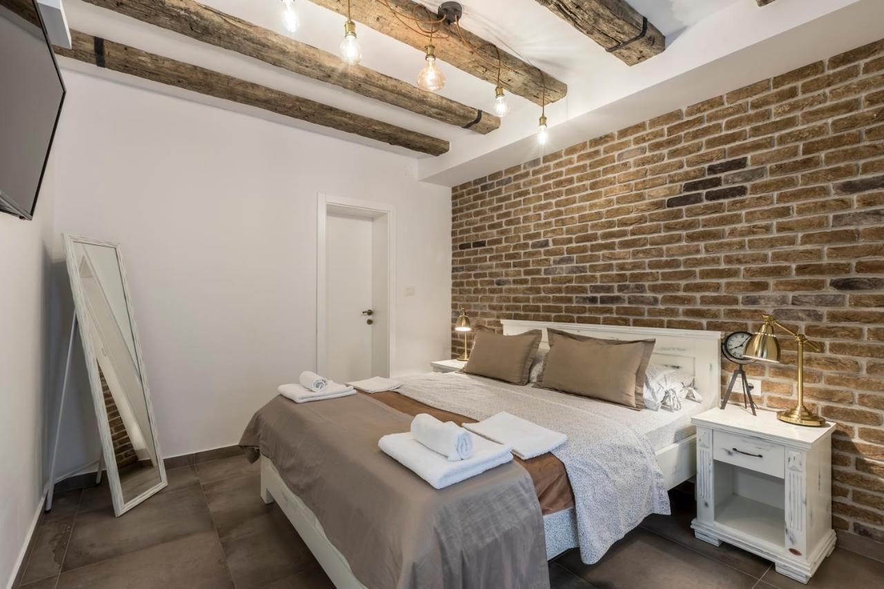 Studio Apartments Insula Split Bagian luar foto