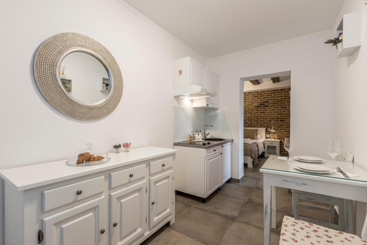 Studio Apartments Insula Split Bagian luar foto