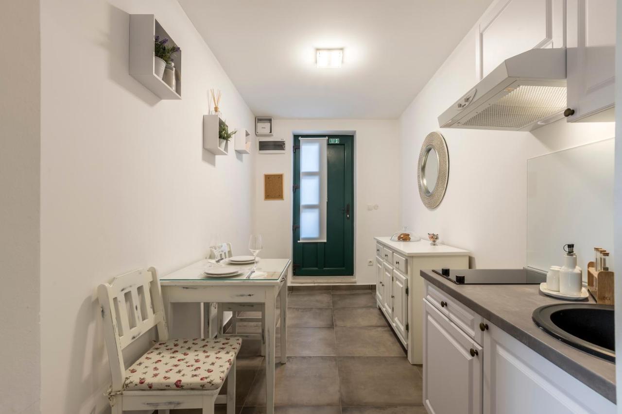 Studio Apartments Insula Split Bagian luar foto