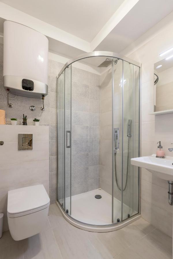 Studio Apartments Insula Split Bagian luar foto