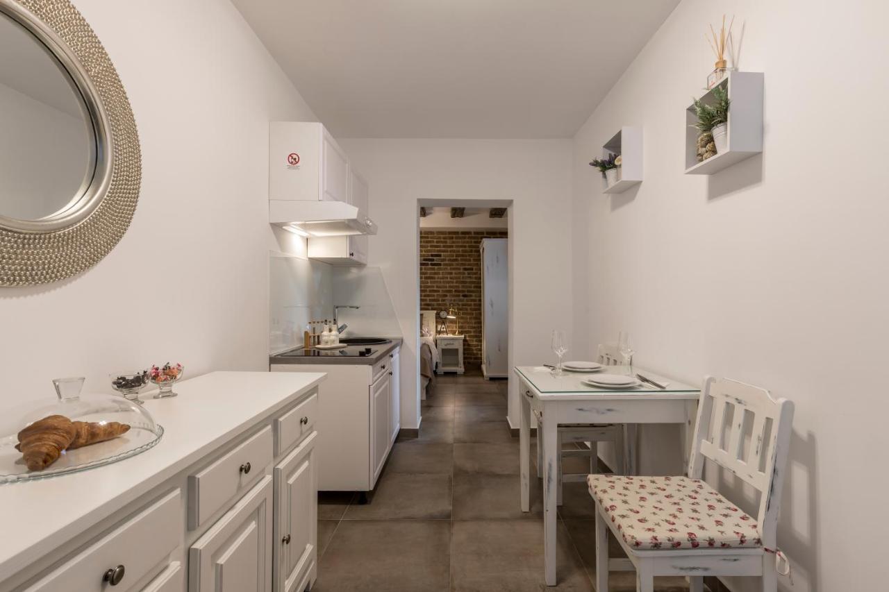 Studio Apartments Insula Split Bagian luar foto