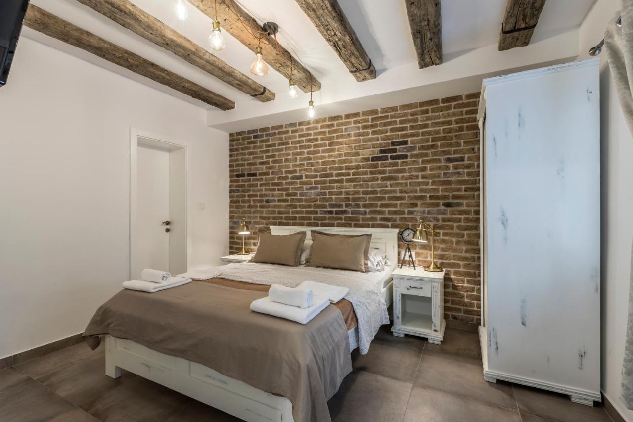 Studio Apartments Insula Split Bagian luar foto