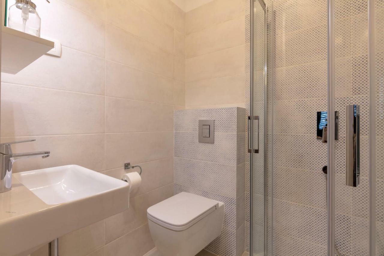 Studio Apartments Insula Split Bagian luar foto